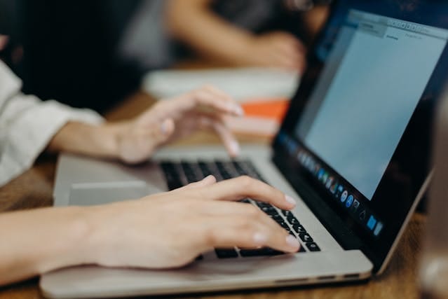 Apa Itu E-Office? Pengertian, Fungsi dan Manfaatnya untuk Bisnis